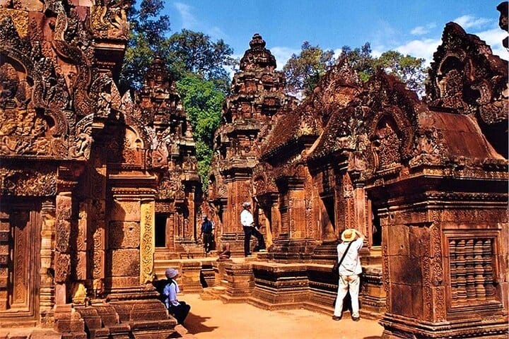 Kbal Spean Trekking Tour with Banteay Srei and Landmine Museum 7