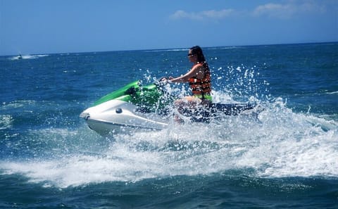 Bali Jet Ski and Parasailing with Uluwatu Temple Dance