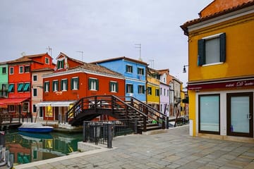 Professional Photoshoot Walking Tour in Burano, Venice