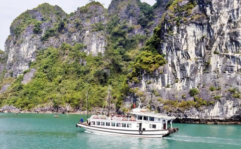 UNESCO Heritage Tour from Hanoi to Ha Long Bay