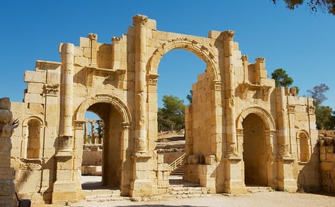 Private Day Tour of Jerash and Amman City Highlights