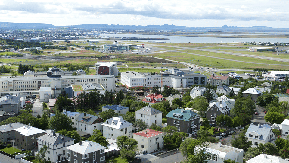 Reykjavík domestic airport (RKV) transfer: options
