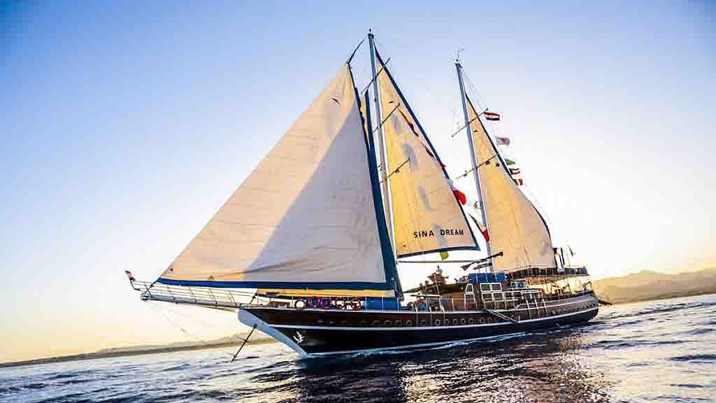 Luxury Sina Dream Boat Trip to Ras Mohamed & White Island from Sharm