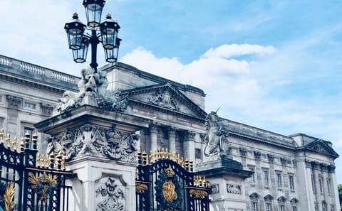 Royal Palaces Tour in London with Expert Guide
