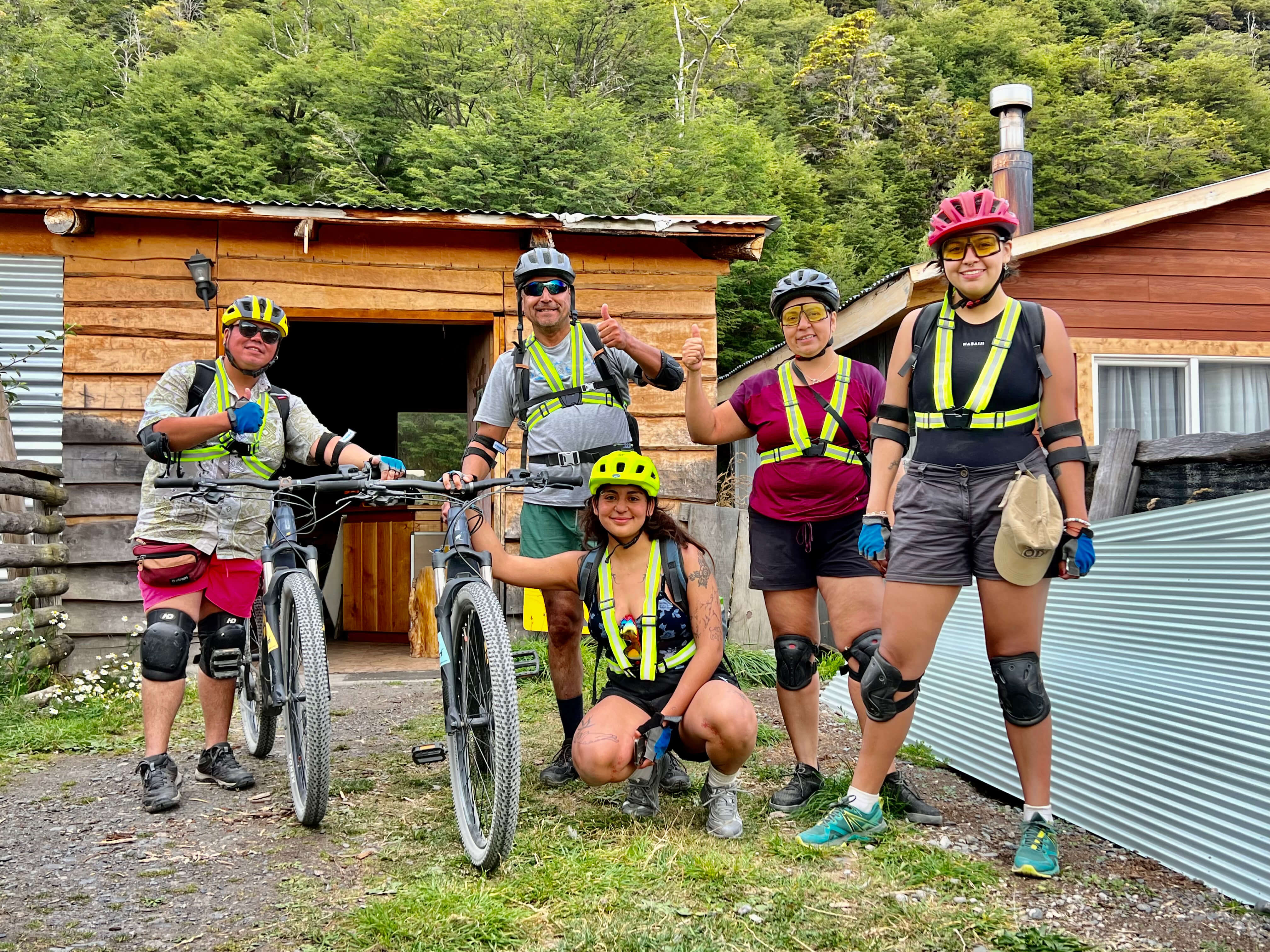 Este equipo se prepara para llegar bien lejos con nuestras eBikes desde Villa OHiggins