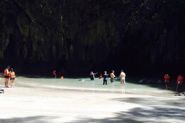 4 Islands Speedboat Tour with Snorkeling in Ko Lanta Yai