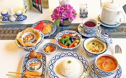 Bangkok Thai Dance Show with Dinner with Private Transfer