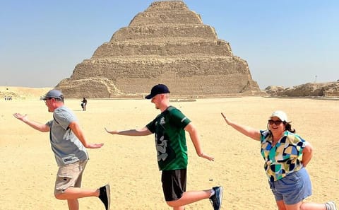 Private Tour of Giza Pyramids and Sakkara in Cairo