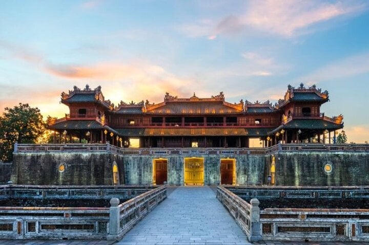 Discover City Of Hue Imperial & Hai Van Pass From Da Nang 9