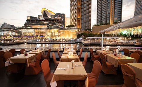 Chaophraya River Dinner Cruise with Scenic Views in Bangkok