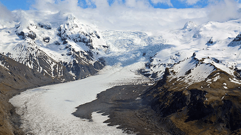 Sightseeing flight in Iceland: plane or helicopter?