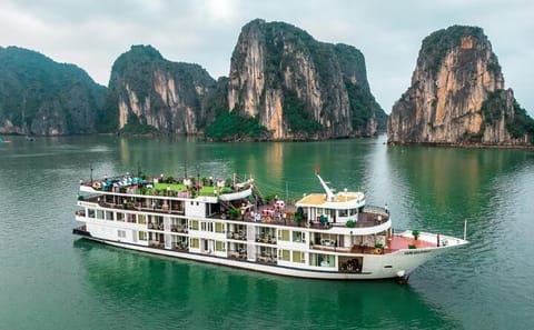Halong Aquamarine Cruise Luxury 2 Days 1 Night Tour on Bay