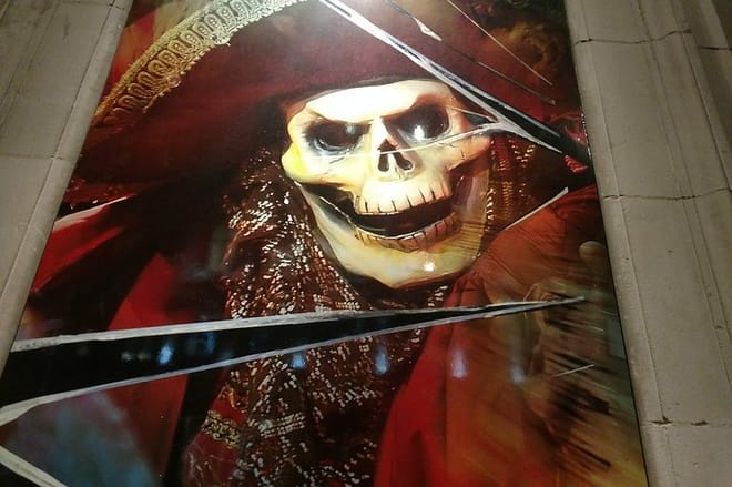 Haunted tour in London with Questo: a creepy painting on the streets of London.