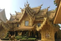 Chiang Mai-Chiang Rai: White-Blue Temple-Black Musuem-Golden Triangle-Boat Trip Mekong River-Karen Village 9