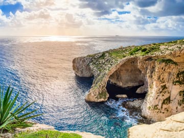 Afternoon Valletta Harbour Cruise and Free Time In Sliema (Including Guide and Transport)