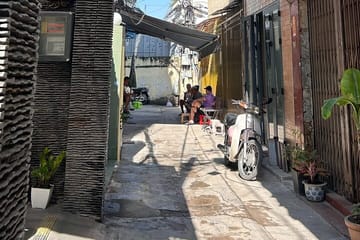Private Saigon Backstreets Walking Tour Half Day