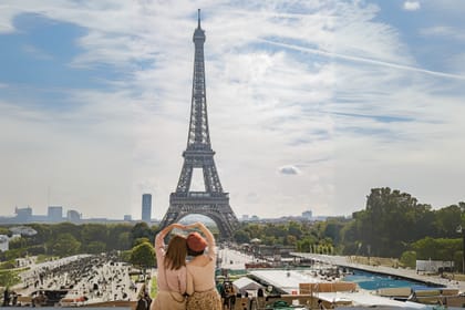 Eiffel Tower Access to 2nd Floor and Summit Option with Guide