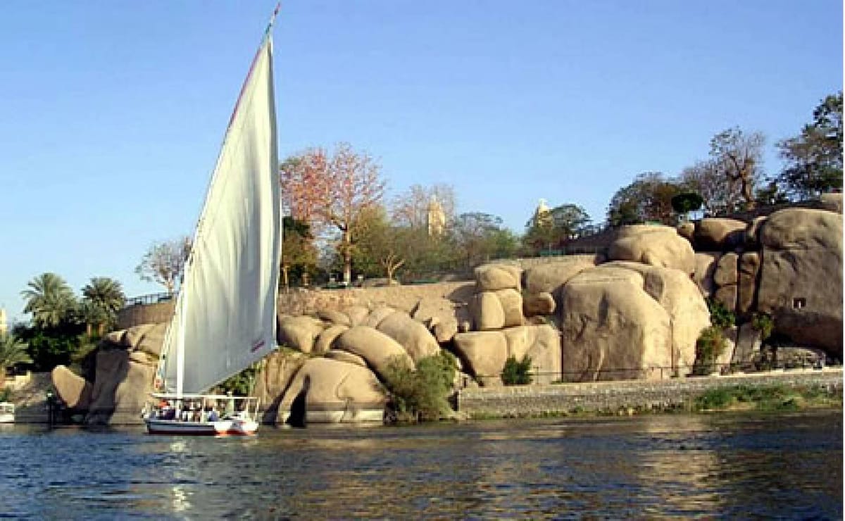 Aswan: The Iconic Botanical Garden & Felucca Ride on the Nile  Private Tour
