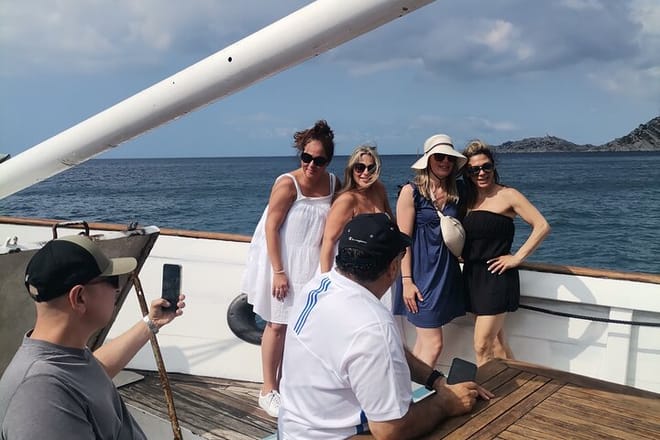 Discovery of the coves of the Blue Coast by boat 4
