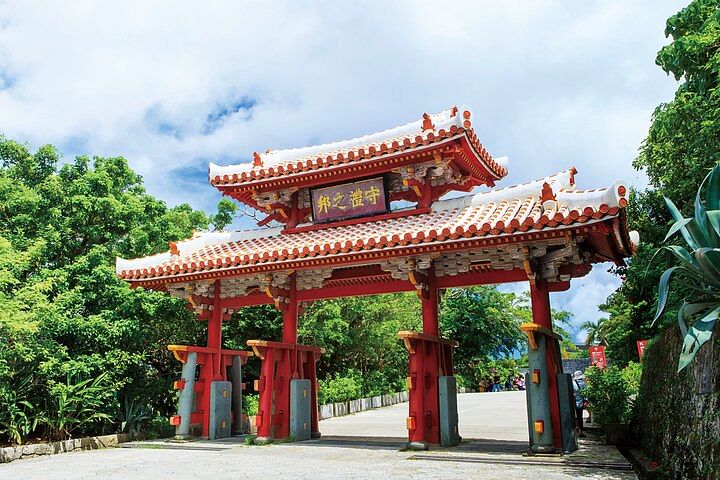 Okinawa Day Tour to the Top Sightseeing Spots