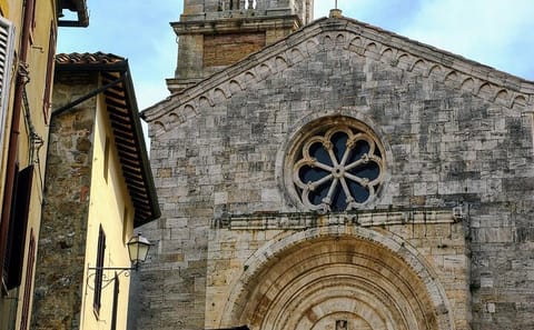 Walking Tour of Historic Lucca: Explore Walls and Legends
