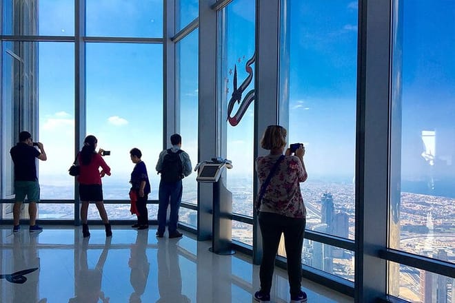 Private Tour: Dubai Frame, Burj Khalifa Entry and Dubai Fountain