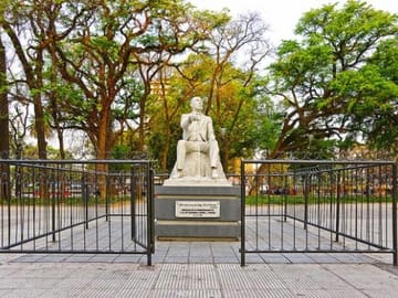 Borges Statue
