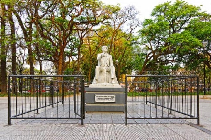 Borges Statue