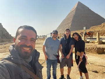 Private Tour of Giza Pyramids and Sphinx with Lunch
