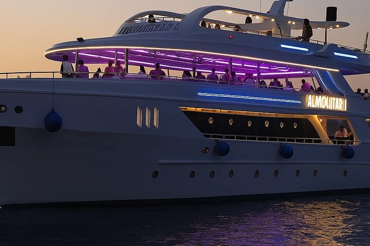 Evening Yacht Dinner & Live Music Cruise in Sharm El Sheikh