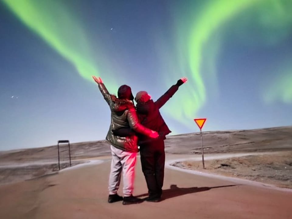 Iceland Northern Lights Tour Magical Winter Night Experience — Hyper Taxi