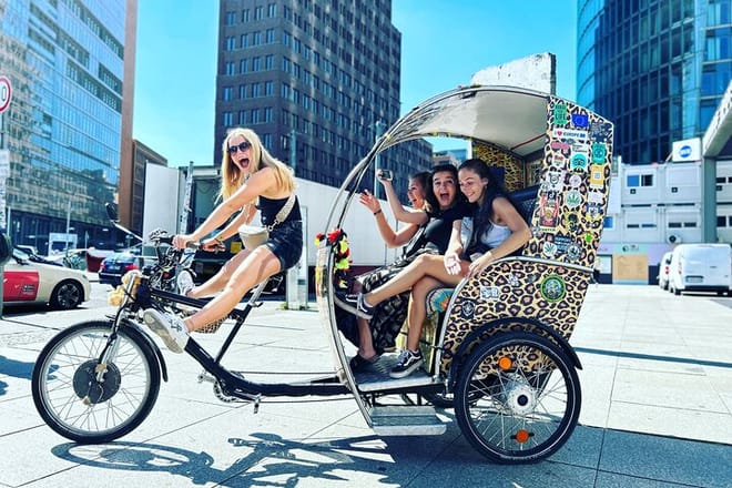 Rickshaw Tours Berlin - Groups of up to 16 people with several rickshaws 2