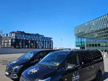 All our tour vehicles are luxurious and state-of-the-art. See them as mobile lounges for yourselves!