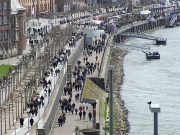 Promenade along the Rhine, Credits: Johann H. Addicks