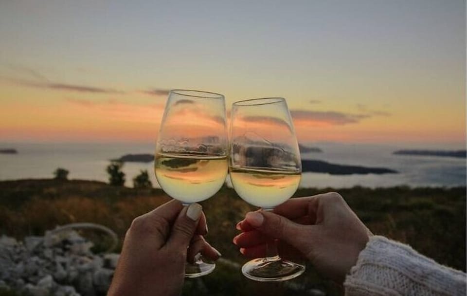 Santorini Wine Tasting and Vineyard Tour with Local Guide