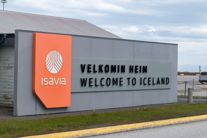 1-Way Mini Van Transfer To/from Keflavik Airport to Reykjavik 8Pax