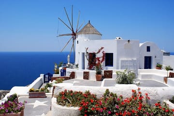 2-Day Tour from Athens to Santorini and Mykonos Islands