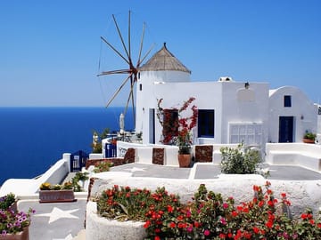 2-Day Tour from Athens to Santorini and Mykonos Islands