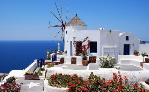 2-Day Tour from Athens to Santorini and Mykonos Islands
