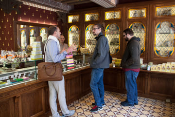 Le Marais Pastry and Chocolate Tasting Tour in Paris
