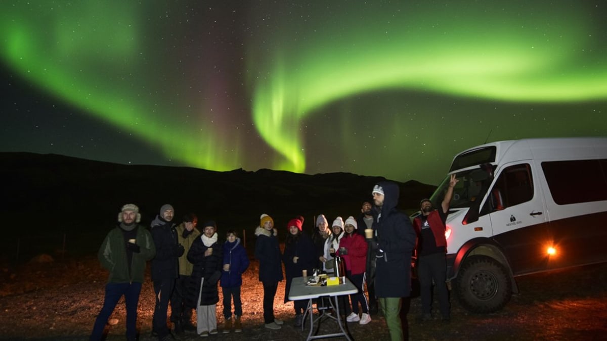 Northern Lights with Photo, Pastries and Hot Cocoa - 4x4 Tour from Reykjavík, by Nordur Travel Services