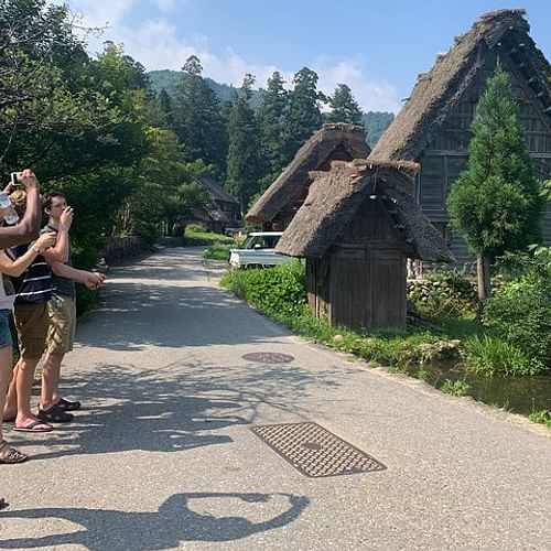 Shirakawago (UNESCO world heritage) / Onsen / Hiking Waterfall / 1day Tour