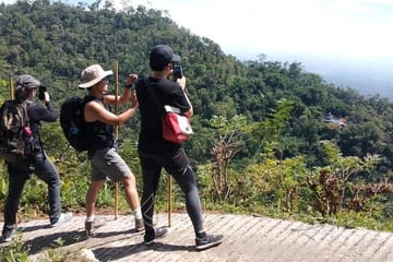 Private Half-Day Trekking Tour of Menoreh Hill from Borobudur
