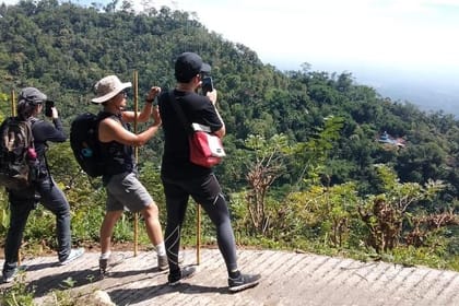 Half-day Private Menoreh Hill Trekking Tour from Borobudur
