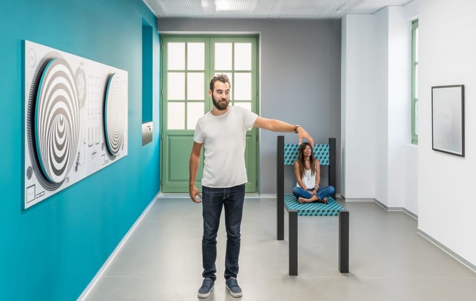 Museum of Illusions Tour and Dhow Dinner Cruise in Dubai