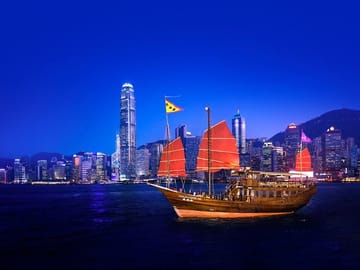Aqua Luna: Evening Cruise at Victoria Harbour Hong Kong