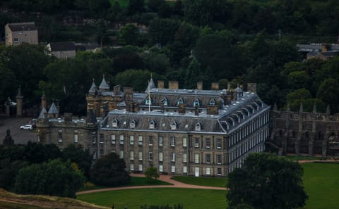 Edinburgh City Break: 4-Day Tour with Open Top Bus Tour
