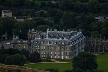 Edinburgh City Break: 4-Day Tour with Open Top Bus Tour