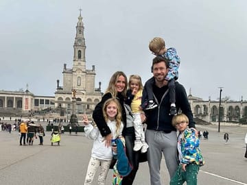 Private Tour of Fatima Shrine and Shepherds' House from Porto