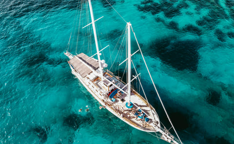 Full-Day Round Malta Cruise with Comino and Blue Lagoon